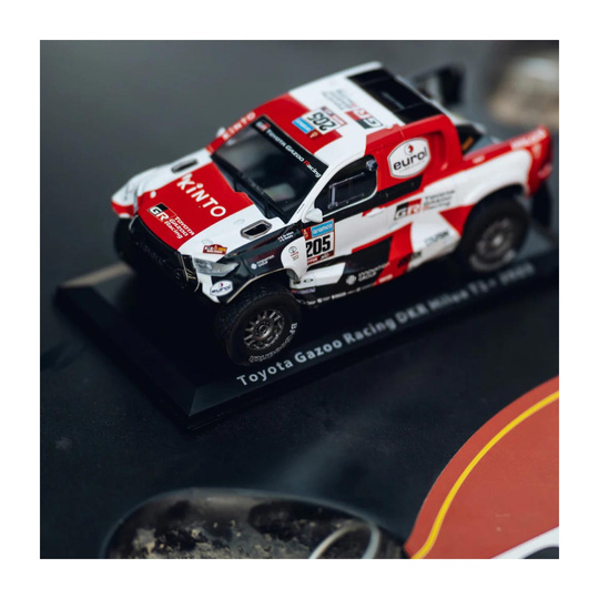 Toyota Gazoo Racing 1:24 Model Car Dakar HILUX T1+