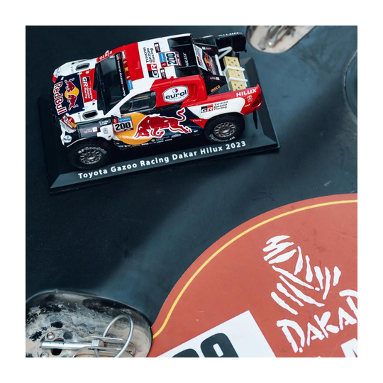 Toyota Gazoo Racing 1:24 Model Car Dakar Winner HILUX T1+